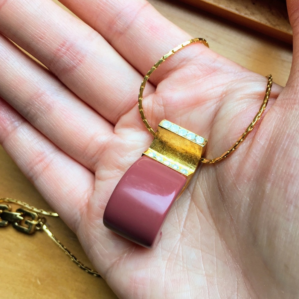 Vintage Givenchy 80s curved mauve signed necklace - Picture 5 of 16